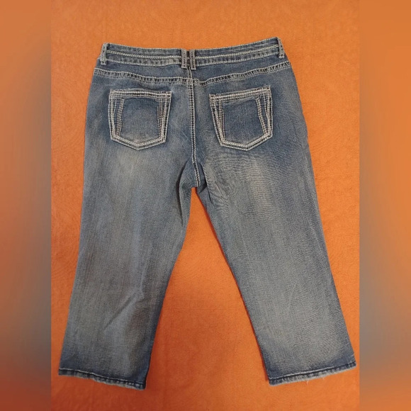 🍒 Maurices Capri Crop Blue Jeans - Picture 5 of 8